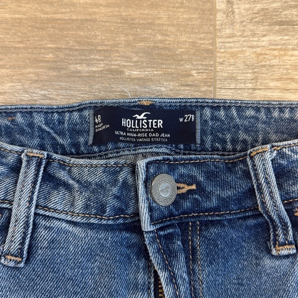 Hollister Women's Ultra High-Rise Medium Wash Dad Jeans - Picture 4 of 4